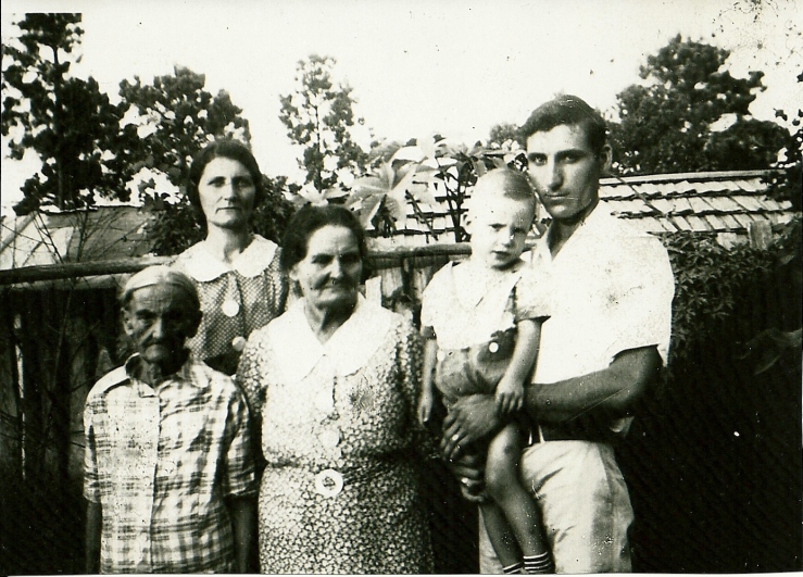 Five generations, L to R: Lucinda Jane (Sis) Sumrall Collins, Addie Capps Howard, Frances Amanda Collins Capps, Archie T. Howard holding Thomas Ray Howard -5 generations -